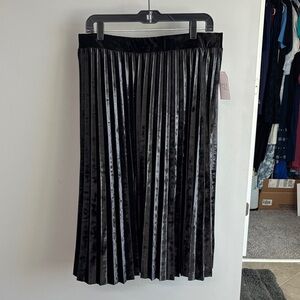 Time and Tru Velvet Pleated Skirt - Black